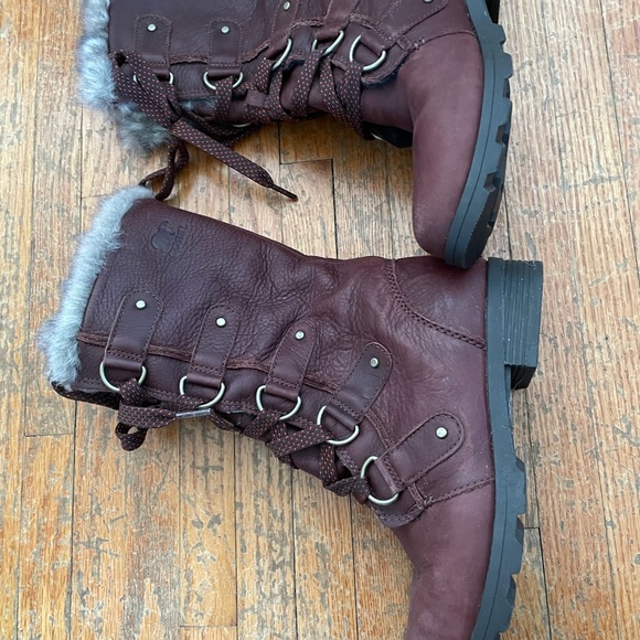 maroon sorel boots